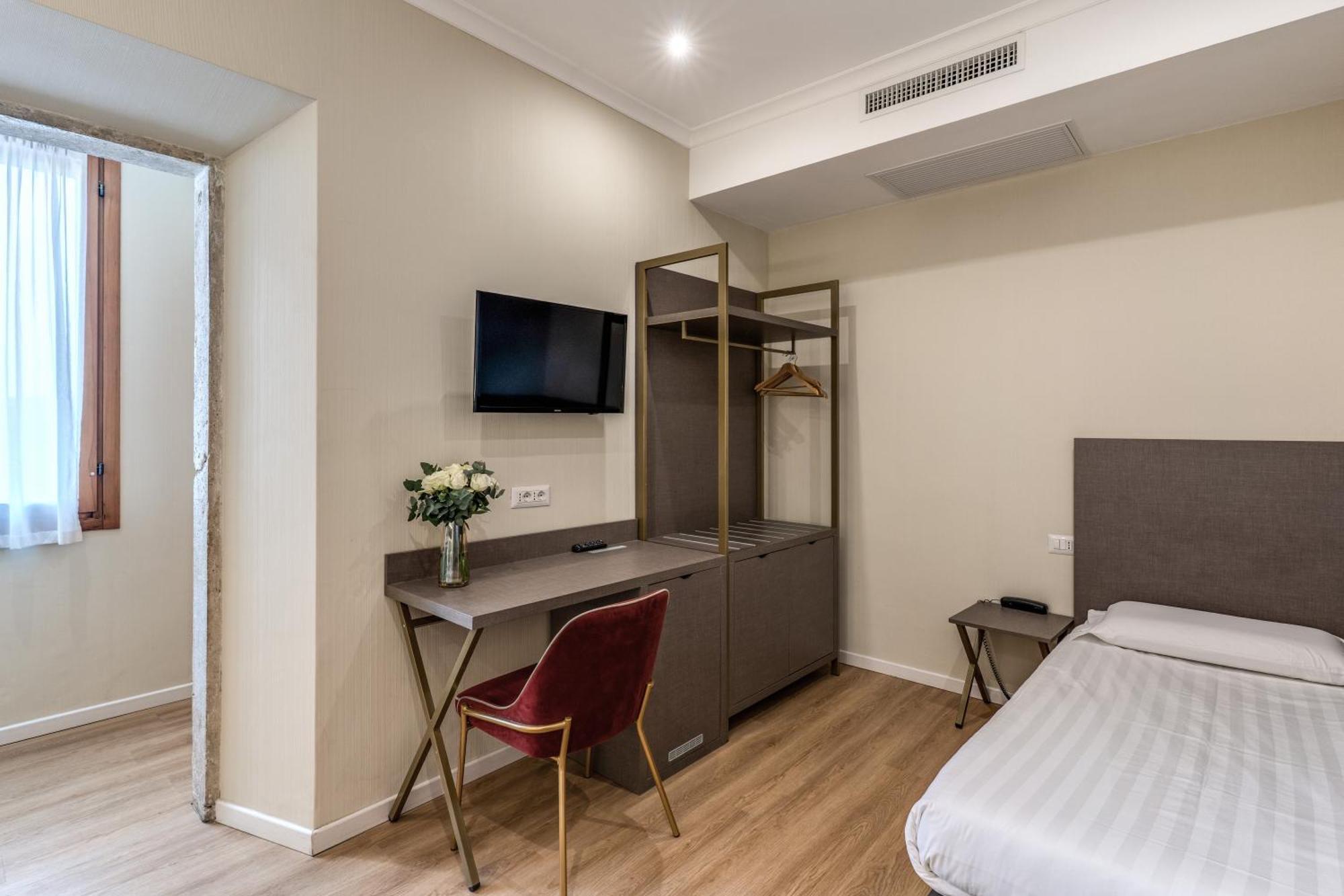 Flower Garden Hotel — Photos 3